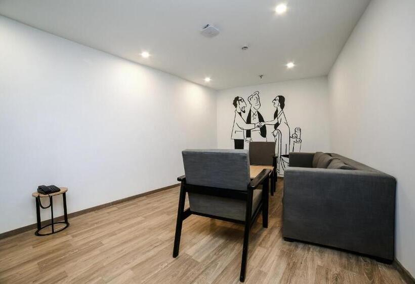 Fotos del hotel Vaccinated Staff Oyo Townhouse 069 Civil Lines:  6