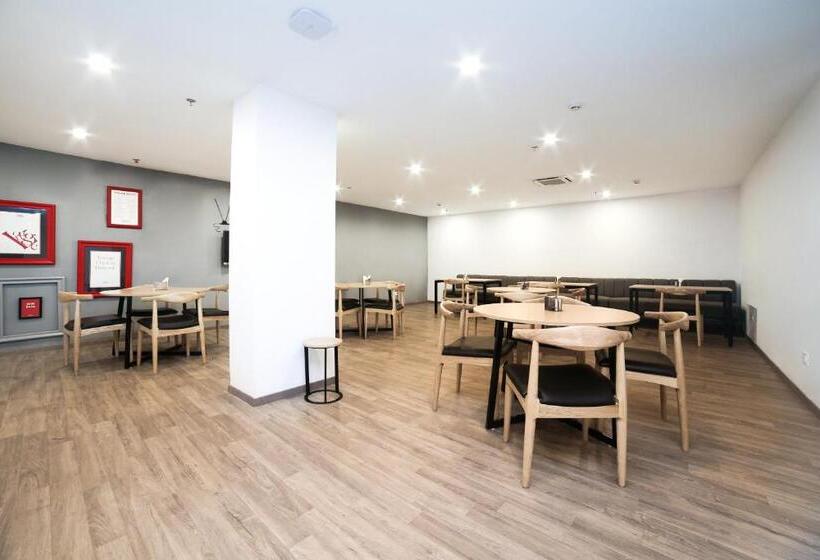 Fotos del hotel Vaccinated Staff Oyo Townhouse 069 Civil Lines:  11