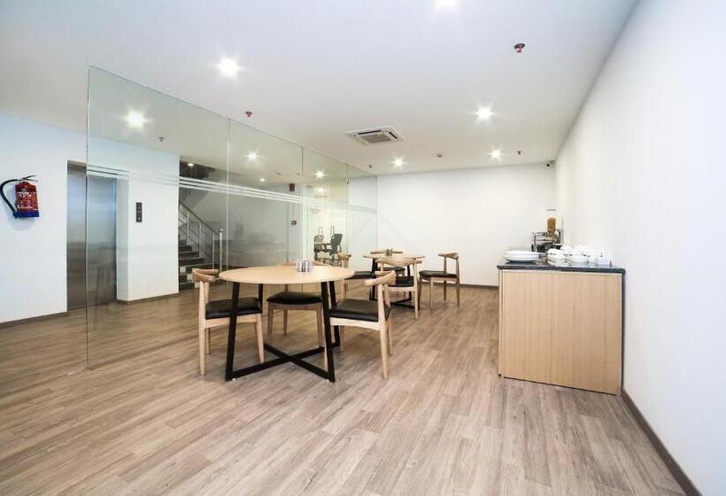 Fotos del hotel Vaccinated Staff Oyo Townhouse 069 Civil Lines:  22