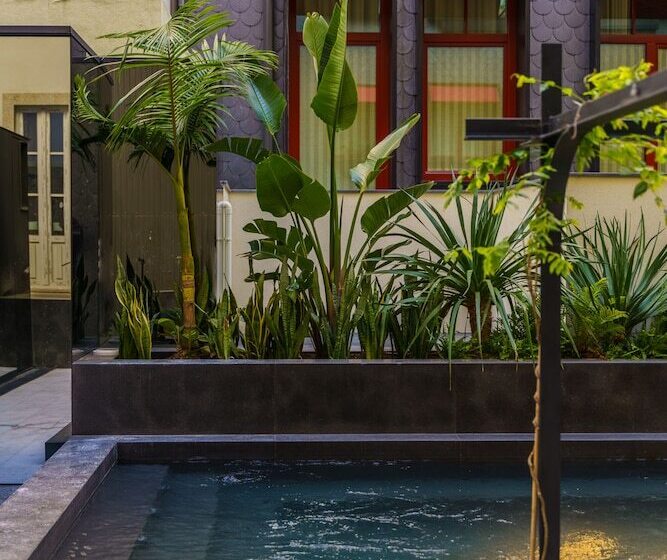 The Editory Boulevard Aliados – Adults Only