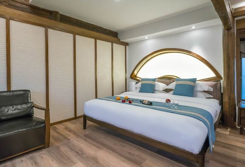 Lize Graceland Artistic Suite Inn