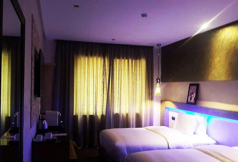 Fotos del hotel The Seven:  8