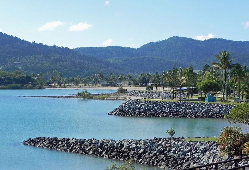 Airlie Waterfront Bed & Breakfast