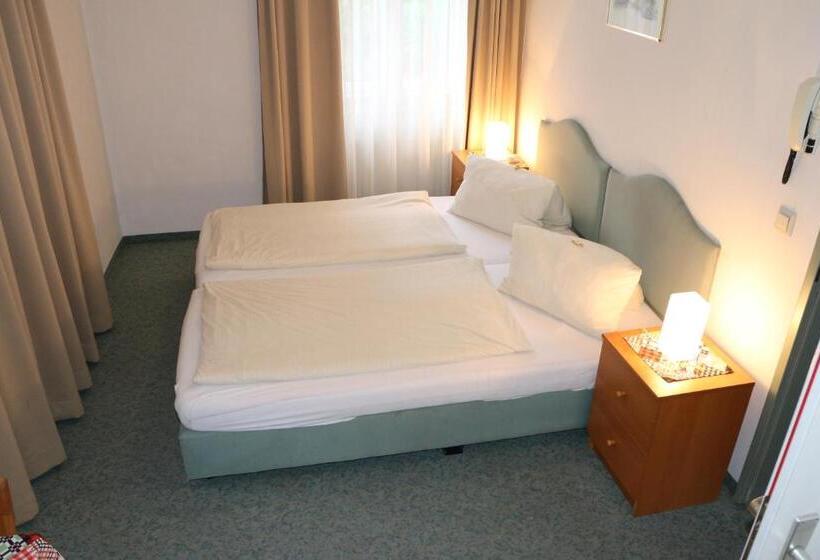 Fotos del hotel Pension  Alt  Strassgang:  12