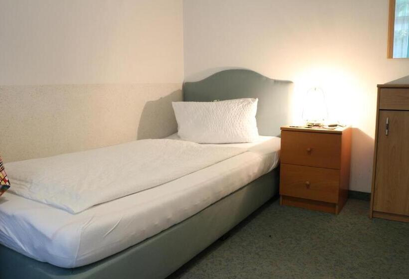 Fotos del hotel Pension  Alt  Strassgang:  6