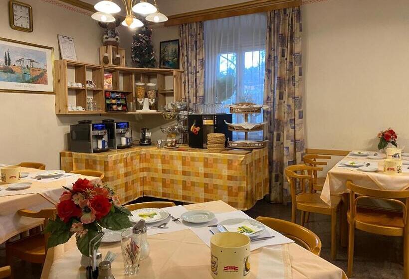 Fotos del hotel Pension  Alt  Strassgang:  7