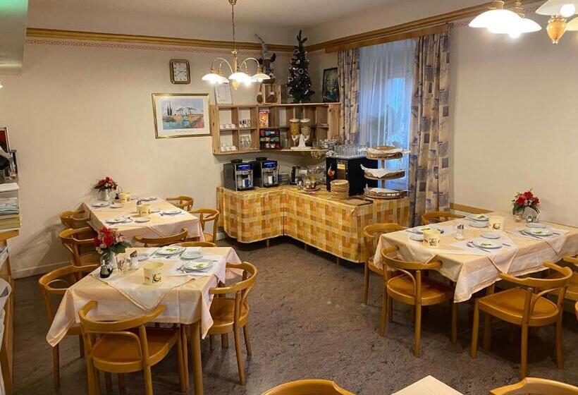 Fotos del hotel Pension  Alt  Strassgang:  2