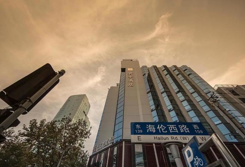 Ssaw Boutique  Shanghai North Bund