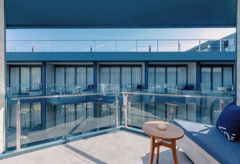 Fotos del hotel The Tide Beachfront Siray Phuket:  13