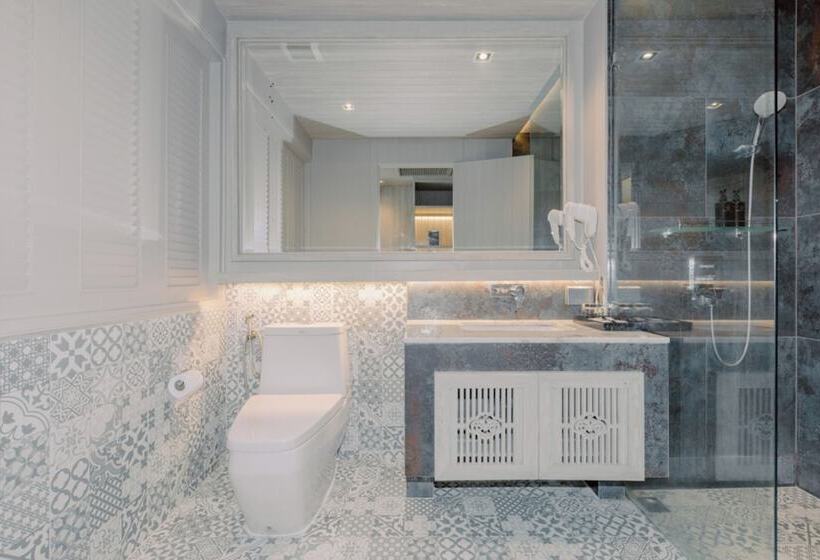 Fotos del hotel The Tide Beachfront Siray Phuket:  5