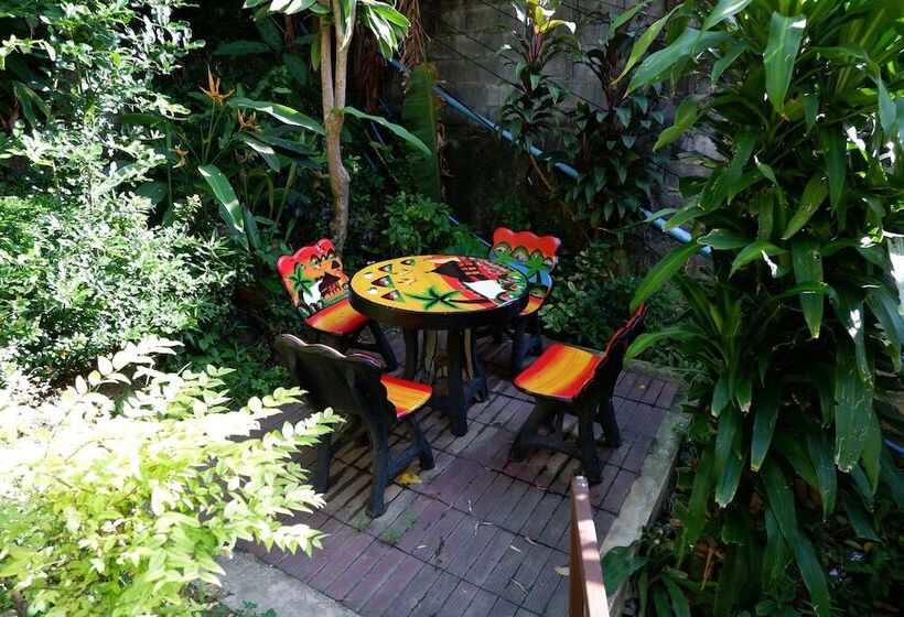 Kata Beachwalk  And Bungalows