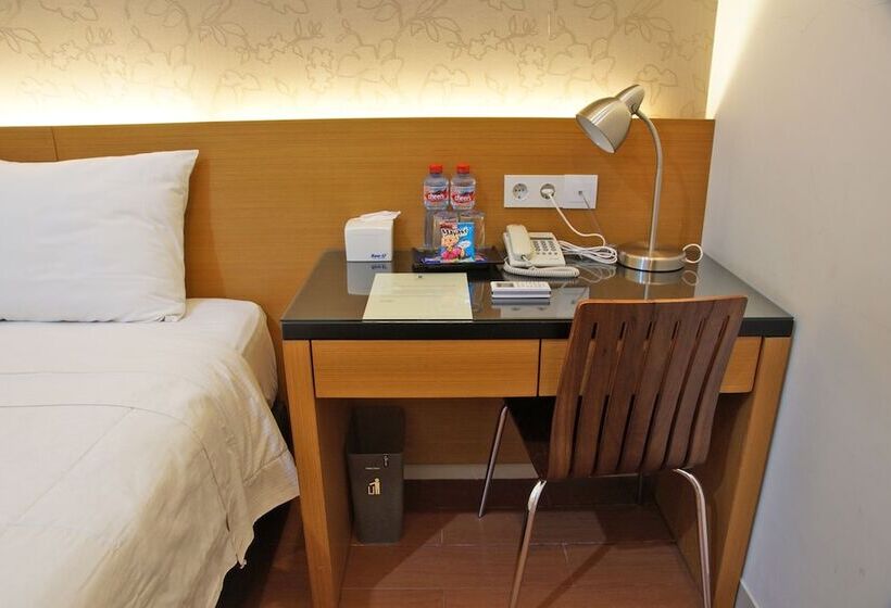 Fotos del hotel Reddoorz Near Plaza Marina:  11