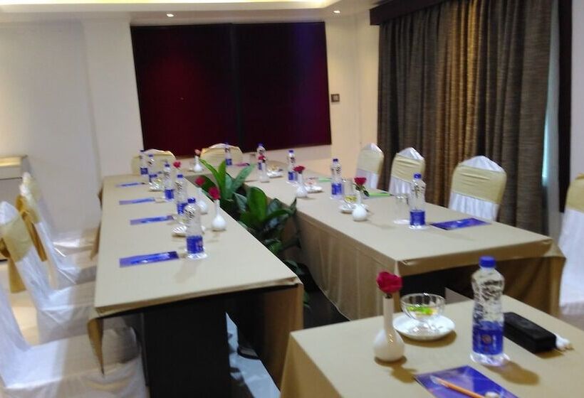 Fotos del hotel Airport City:  8