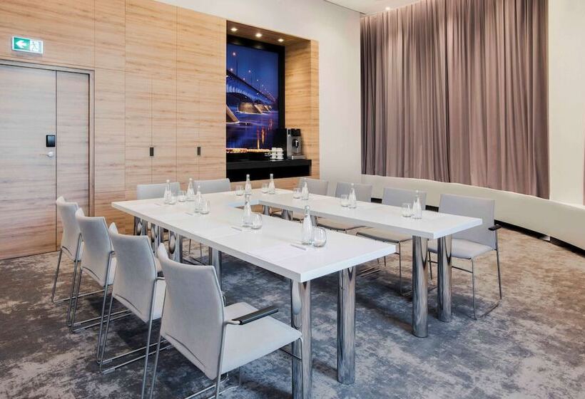 Fotos del hotel Golden Tulip Warsaw Airport:  15