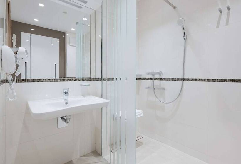 Fotos del hotel Golden Tulip Warsaw Airport:  16