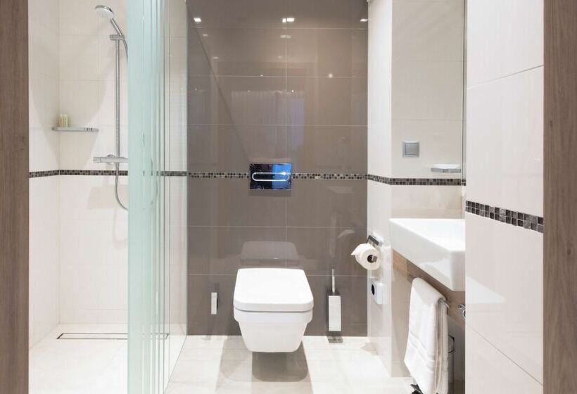 Fotos del hotel Golden Tulip Warsaw Airport:  21