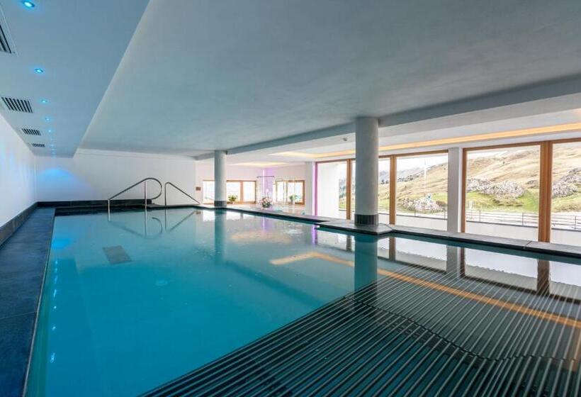 Fotos del hotel Passo Sella Dolomiti Mountain Resort:  1