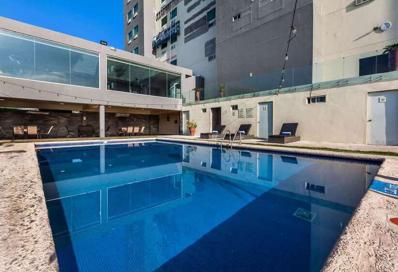 Fotos del hotel La Quinta By Wyndham Monterrey Aeropuerto:  2