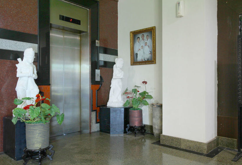 Fotos del hotel Denpasar Makassar:  8