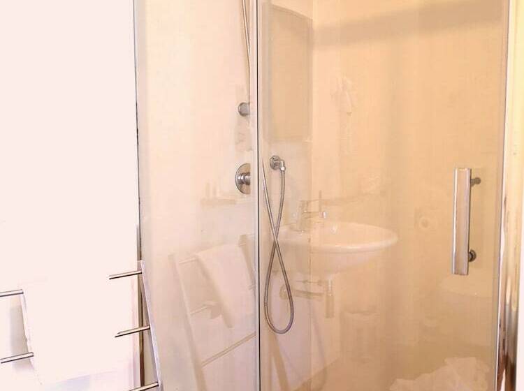 Fotos del hotel Academy:  10