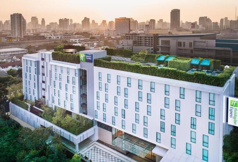 Holiday Inn Express Bangkok Soi Soonvijai, An Ihg
