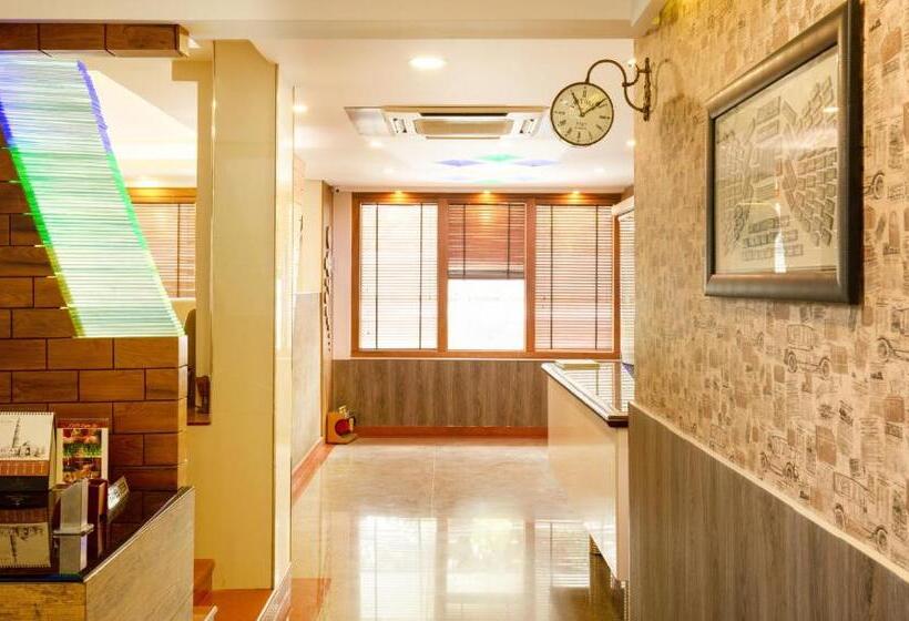 Fotos del hotel Treebo Trend The Qasr:  12