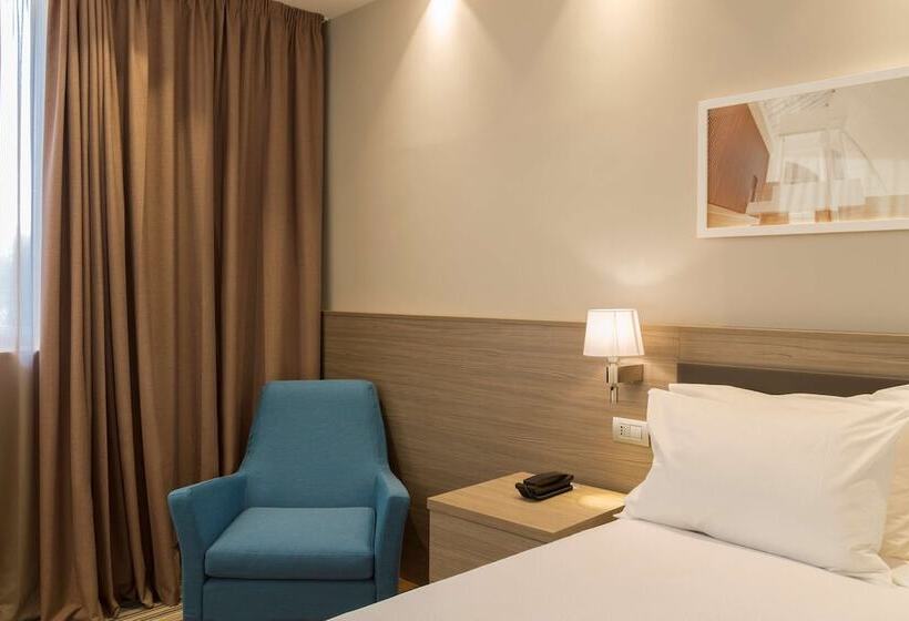 Hampton By Hilton Rome East