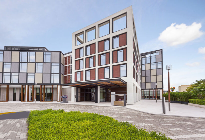 Hampton By Hilton Dubai Al Seef