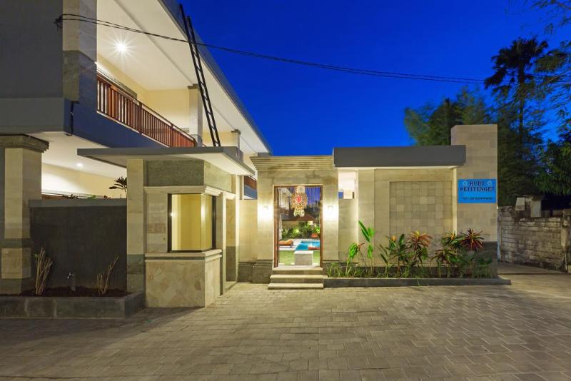 Fotos del hotel Kubu Petitenget Suite:  4