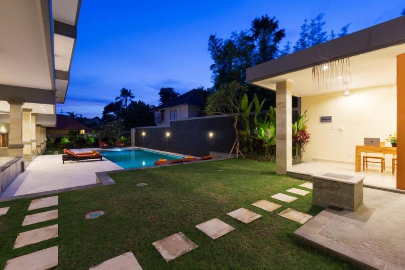 Fotos del hotel Kubu Petitenget Suite:  9