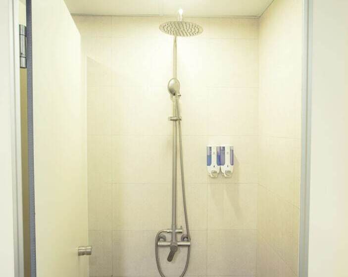 Fotos del hotel Reddoorz Hostel @ Signature Inn:  19