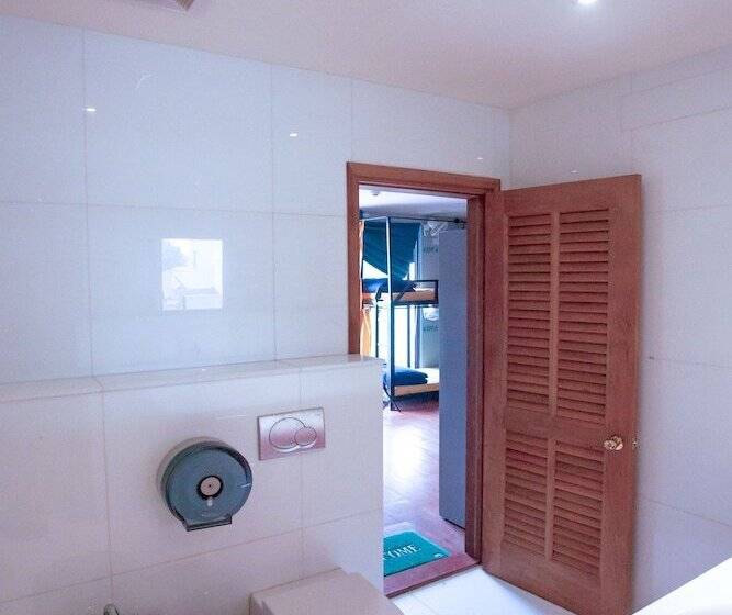 Fotos del hotel Reddoorz Hostel @ Signature Inn:  25