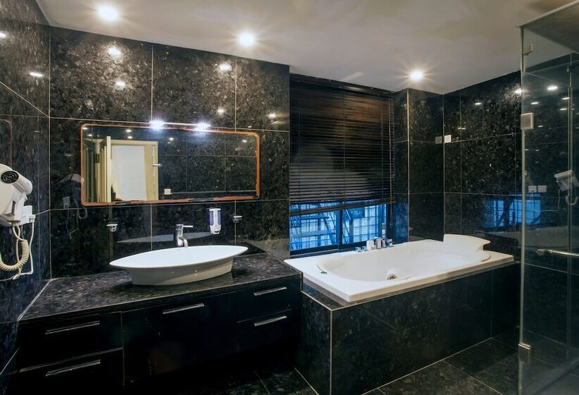 Fotos del hotel Reddoorz Hostel @ Signature Inn:  3