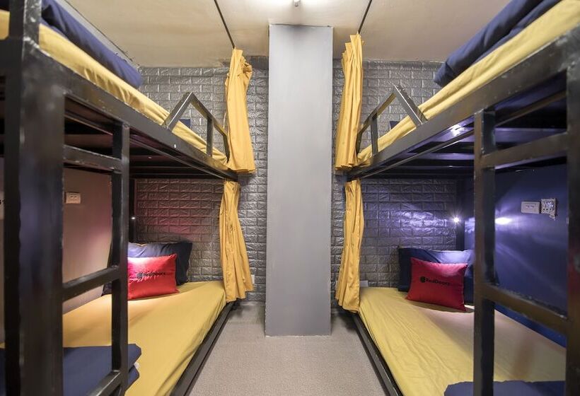 Fotos del hotel Reddoorz Hostel @ Signature Inn:  22