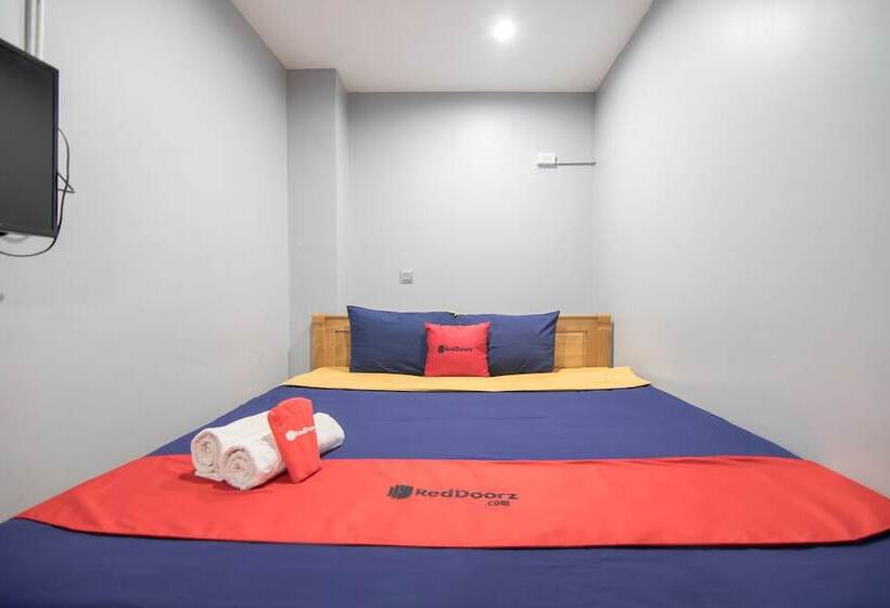 Fotos del hotel Reddoorz Hostel @ Signature Inn:  8