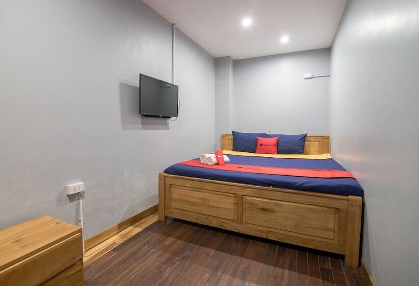 Reddoorz Hostel @ Signature Inn