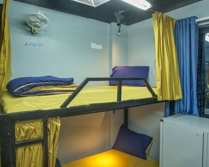 Fotos del hotel Reddoorz Hostel @ Signature Inn:  20