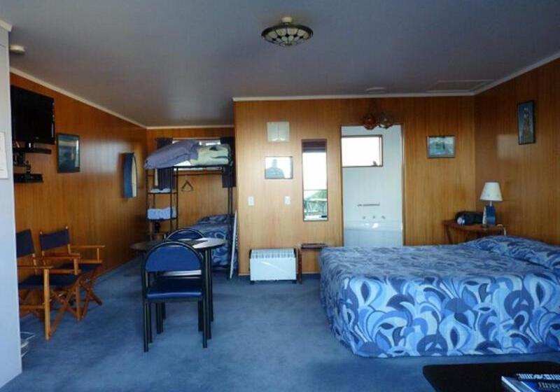 Nugget View & Kaka Point Motels