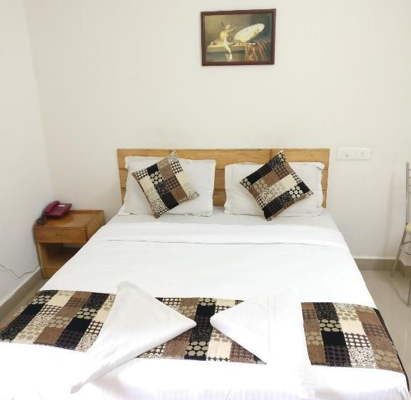 Fotos del hotel A V Residency:  10