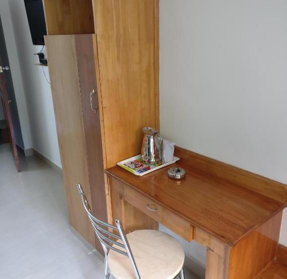 Fotos del hotel A V Residency:  20