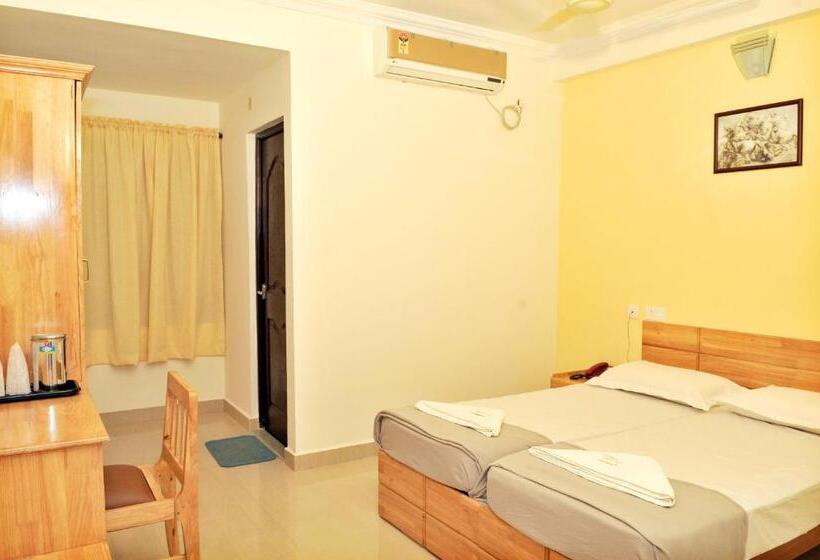 Fotos del hotel A V Residency:  8