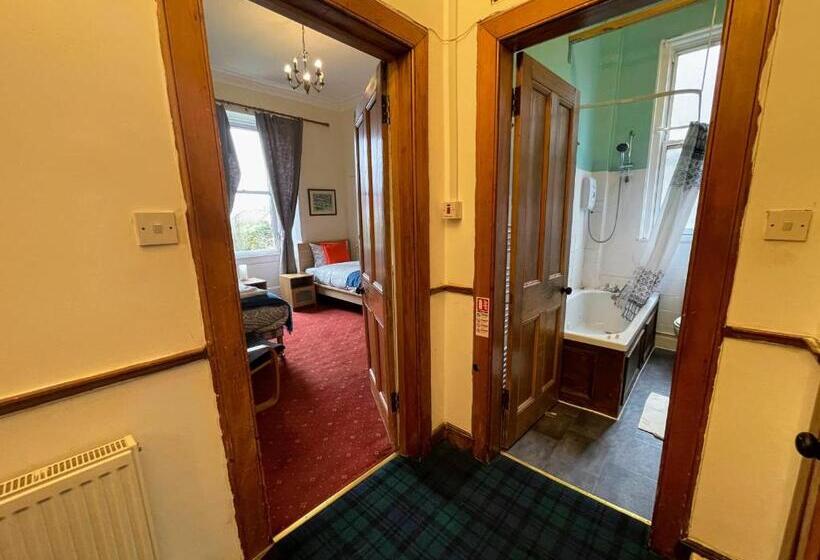 Fotos del hotel Airdenair Guest House:  2