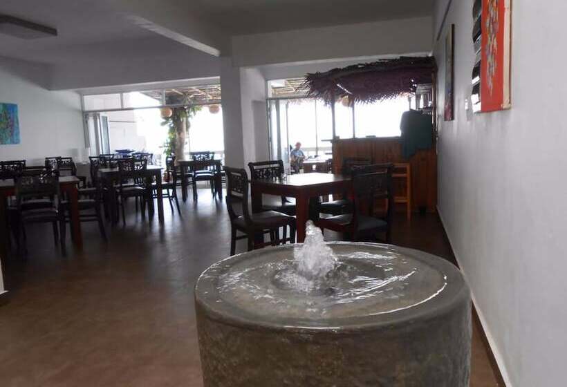 Fotos del hotel Coral Seas Beach Hikkaduwa:  2