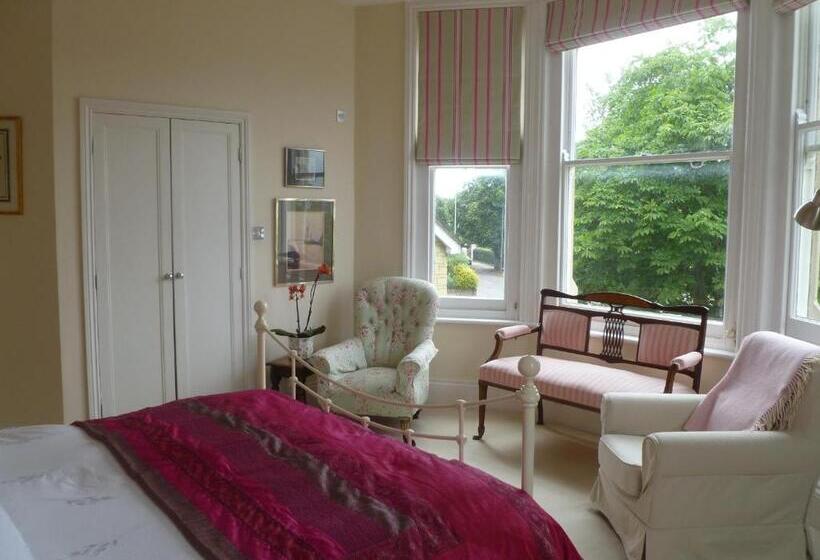 Laurel House Bed And Breakfast