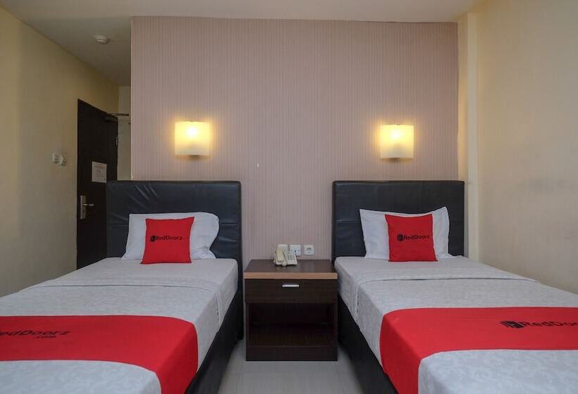 Fotos del hotel Reddoorz Plus @ Grand Populer:  11