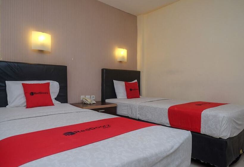 Fotos del hotel Reddoorz Plus @ Grand Populer:  9