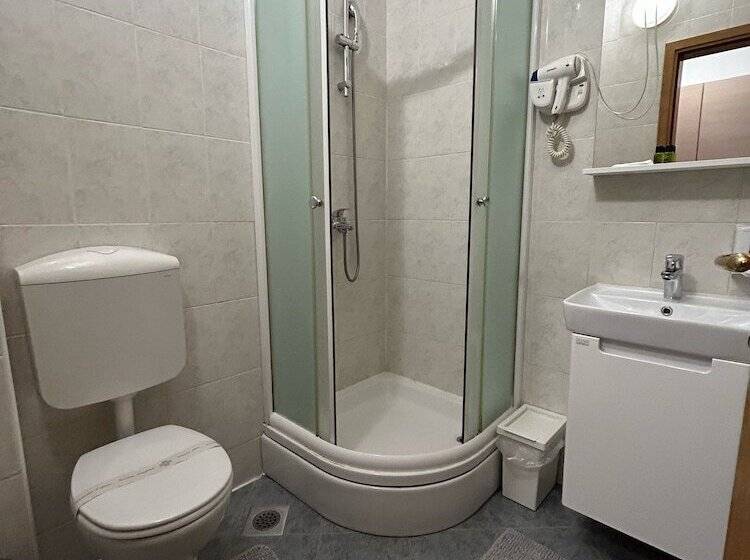 Fotos del hotel Rooms Elez:  2