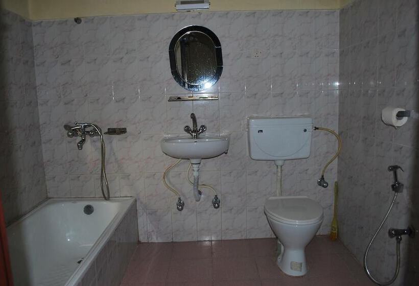 Fotos del hotel Traveller Jungle Camp:  19