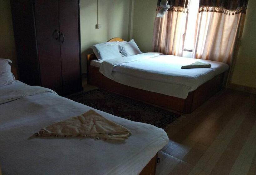 Fotos del hotel Traveller Jungle Camp:  3