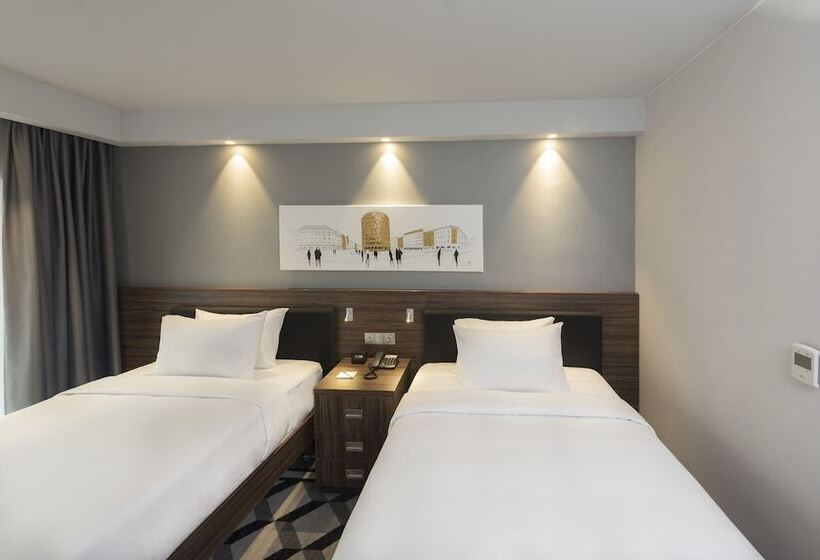 Fotos del hotel Hampton By Hilton Poznan Old Town:  8
